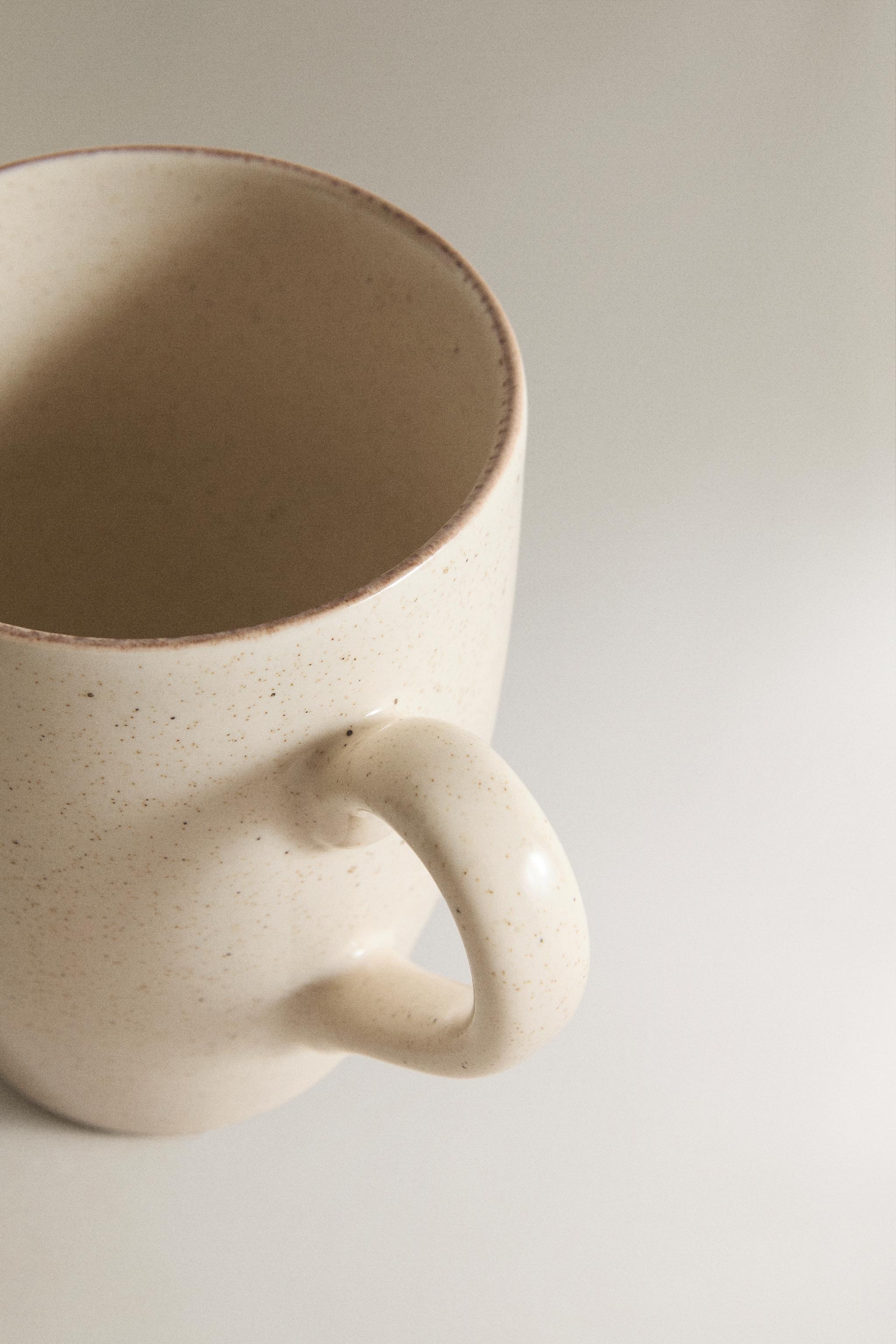 STONEWARE MUG WITH DISTRESSED RIM